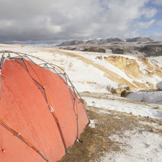Zelten beim Minasniyuq (4800 m) bei Andagua Foto: ©Lichtbildarena